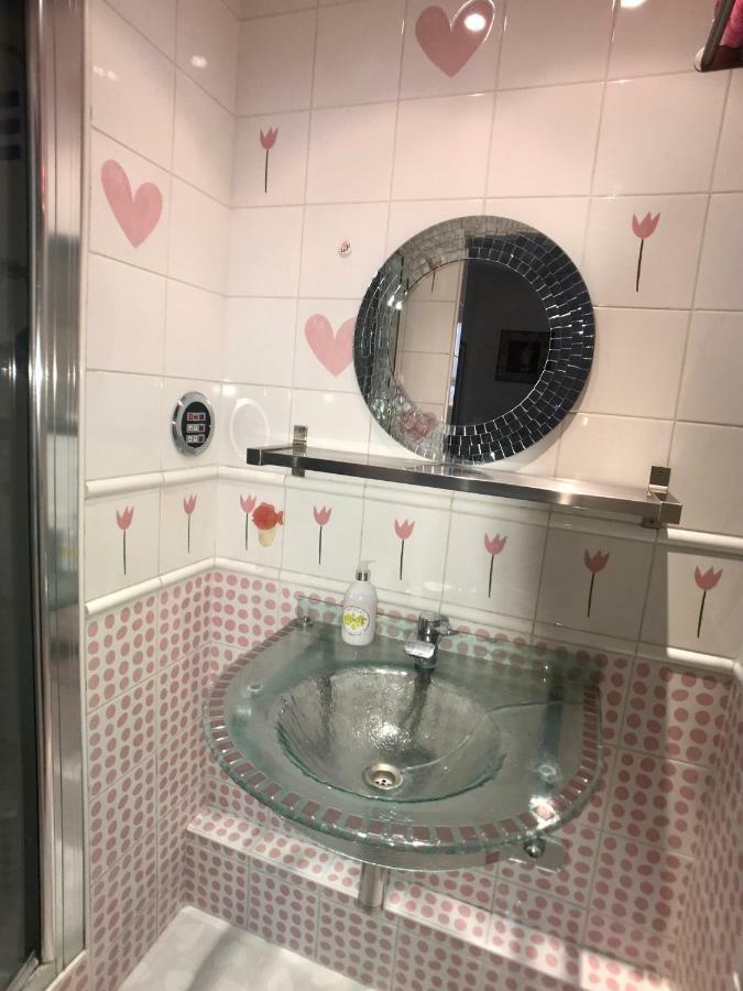 Cosy Rare 2 Bedroom Apartment Around A Private Garden 뇌이이쉬르세느 외부 사진