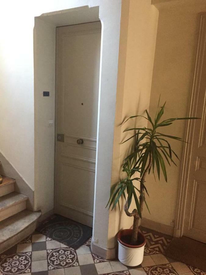Cosy Rare 2 Bedroom Apartment Around A Private Garden 뇌이이쉬르세느 외부 사진
