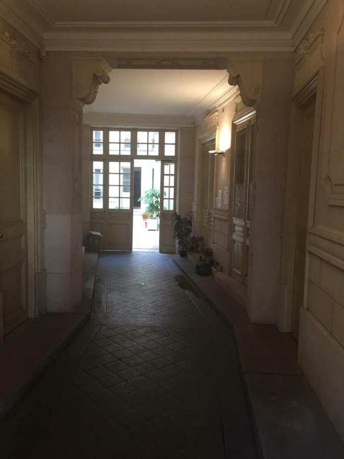 Cosy Rare 2 Bedroom Apartment Around A Private Garden 뇌이이쉬르세느 외부 사진